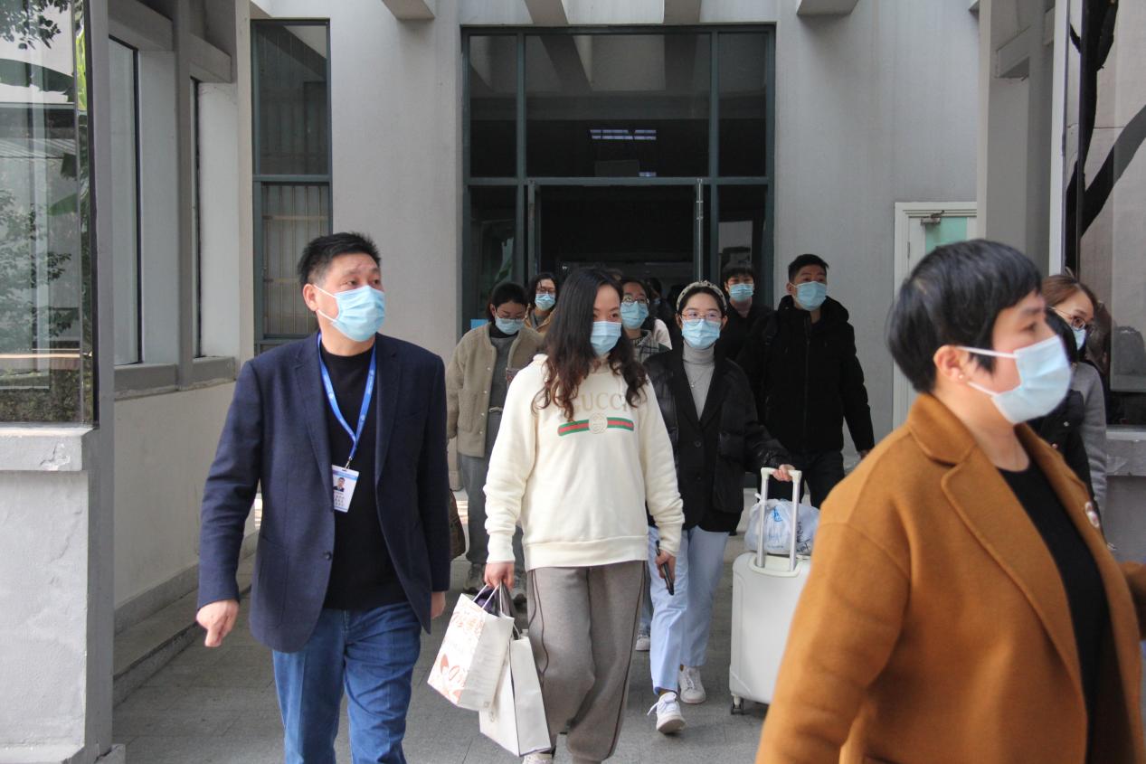 白衣铠甲 逆行出征佑安康1.jpg 白衣铠甲 逆行出征佑安康1.jpg